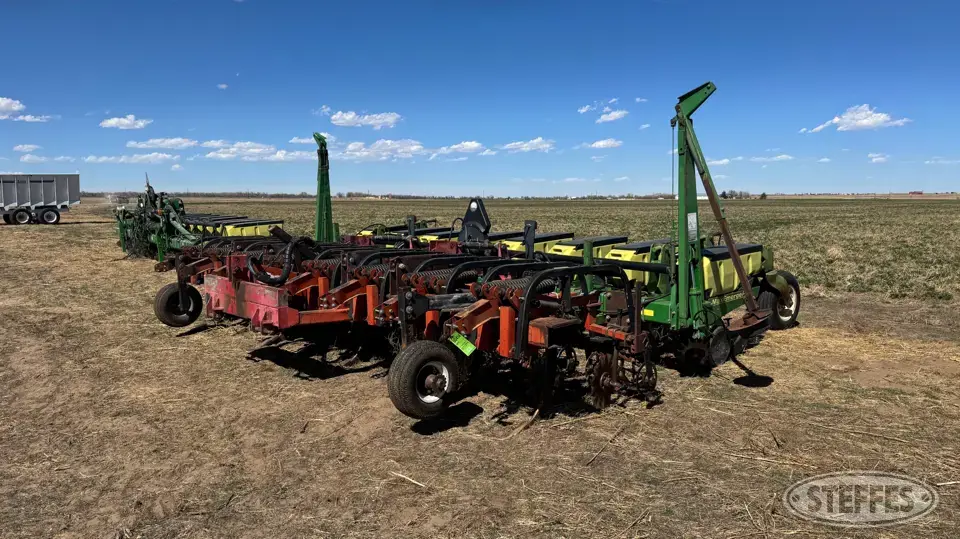 2004 John Deere 1700NT Less Than 12 Row Planter