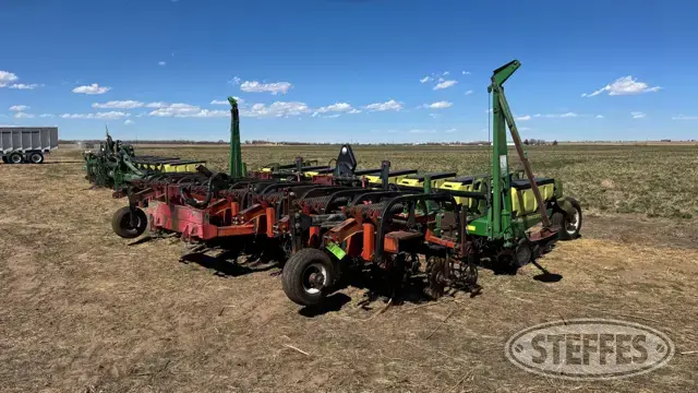 2004 John Deere 1700NT
