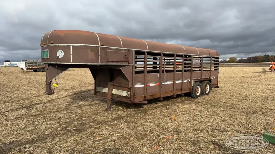 1981 Kiefer Built Gooseneck Livestock Trailer