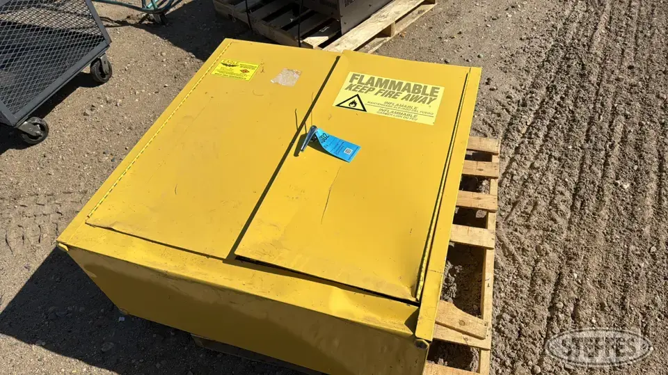 Eagle 1932 Storage and Bench