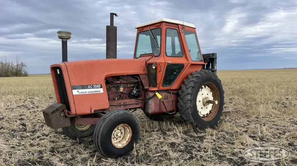 1976 Allis-Chalmers 7040 2WD Tractor