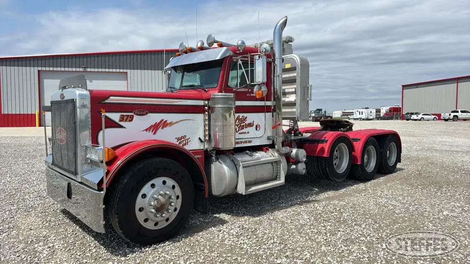 1999 Peterbilt 379 EXHD Conventional Truck without Sleeper