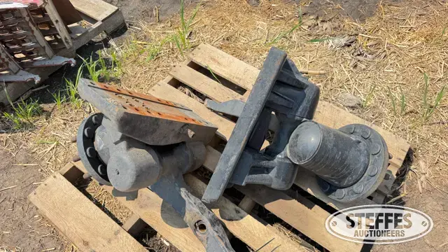 (2) Case IH rear combine spindles