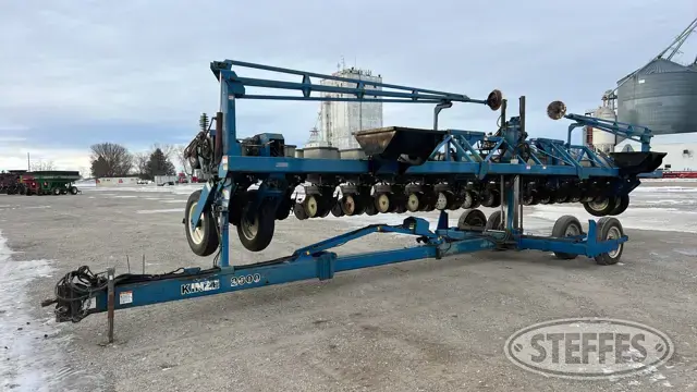 1995 Kinze 2600