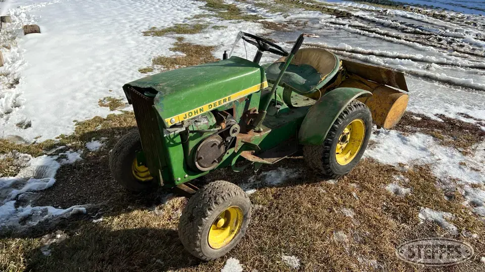 John Deere 112 Lawn Tractor