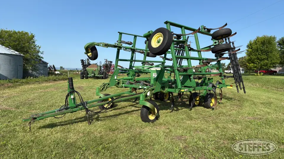 John Deere 2410 Chisel Plow