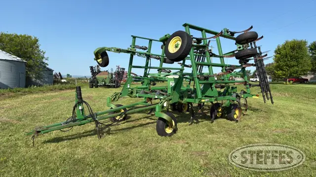 John Deere 2410