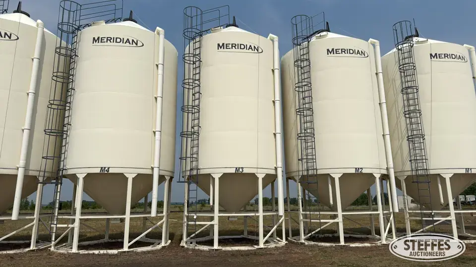 2014 Meridian M1620-40 Hopper Bin