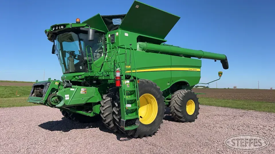 2012 John Deere S690 Combine