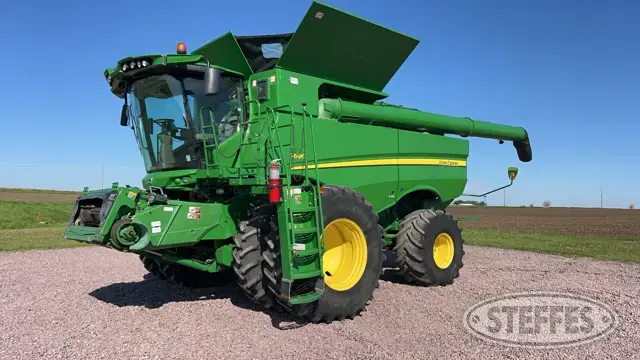 2012 John Deere S690