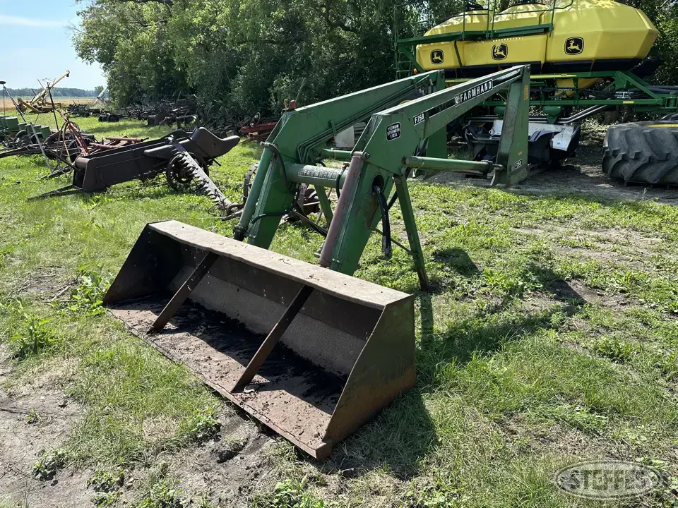 Farmhand F258 Tractor Loaders and Attachment