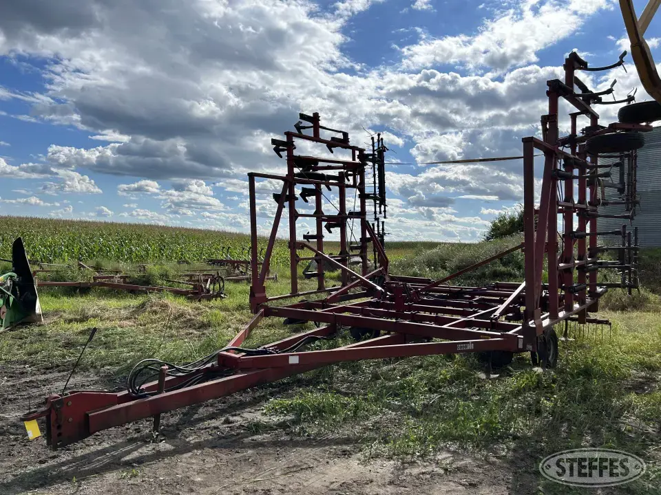 Case IH 4700 Vibra-Tiller Field Cultivator