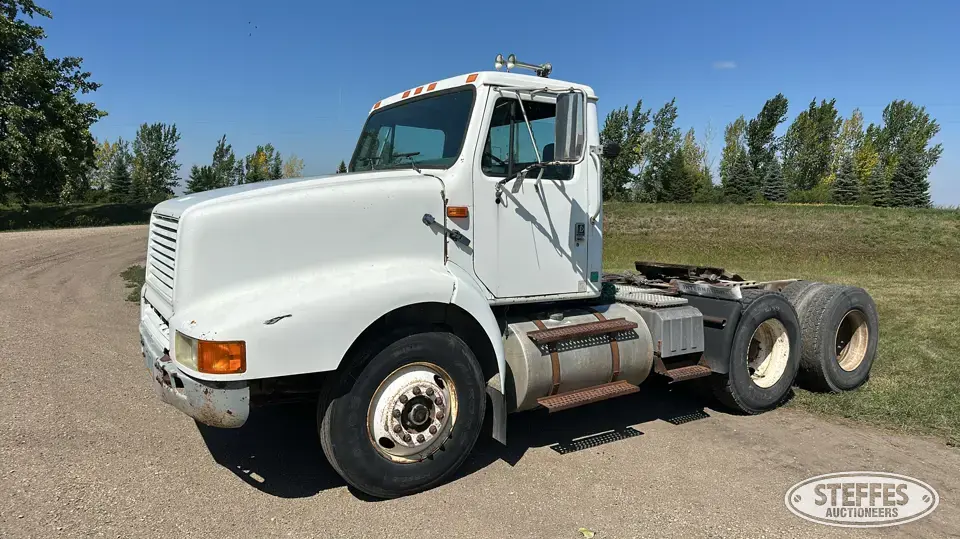 1995 International 8200 Conventional Truck without Sleeper