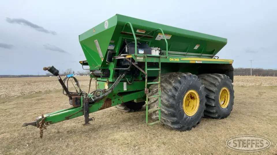 John Deere DN345 Pull-Type Dry Spreader