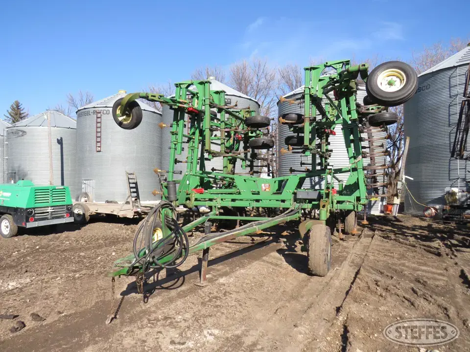 John Deere 2200 Field Cultivator