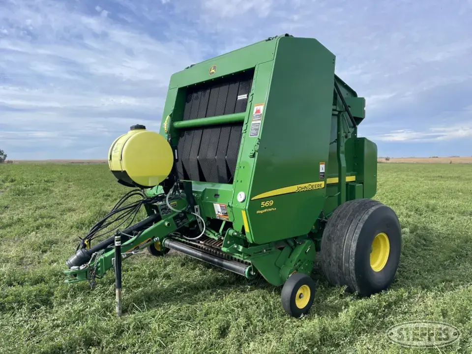 2015 John Deere 569 Round Baler