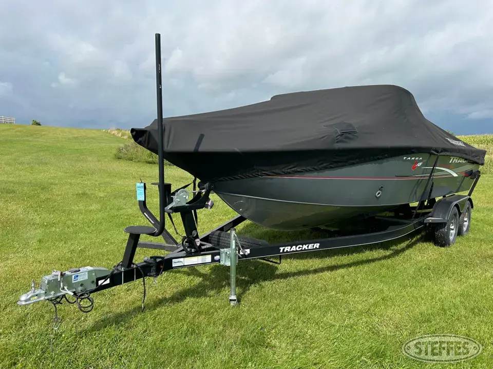 2016 Tracker Targa V18 Boat