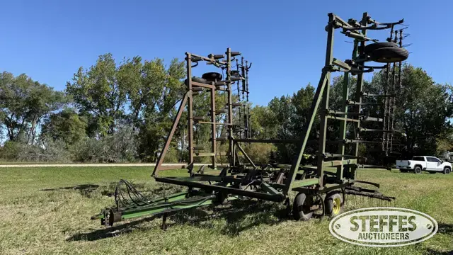 John Deere 1610