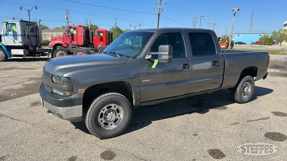 2002 Chevrolet Silverado 2500HD LS 3 Quarter Ton Pickup