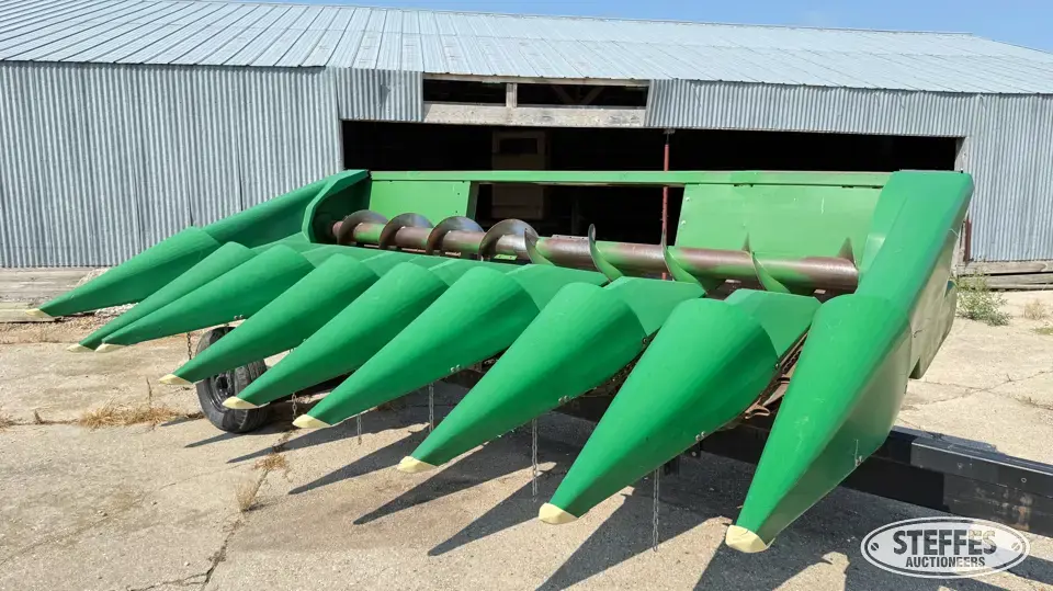 John Deere non-chopping corn head