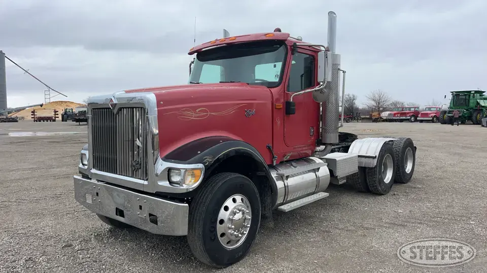 2000 International 9900i Conventional Truck without Sleeper