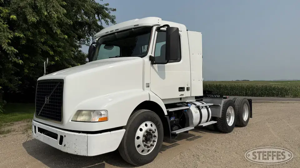 2015 Volvo VNL Conventional Truck without Sleeper