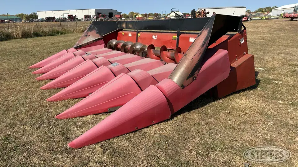 International 963 Corn Head