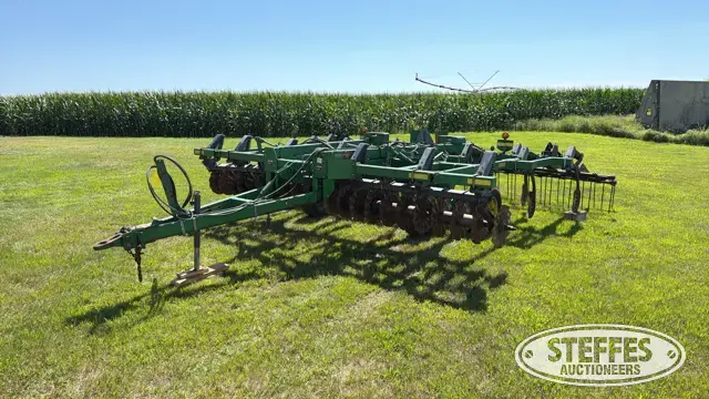 John Deere 714