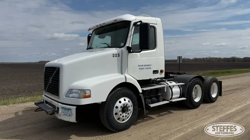 2006 Volvo VNM Conventional Truck without Sleeper