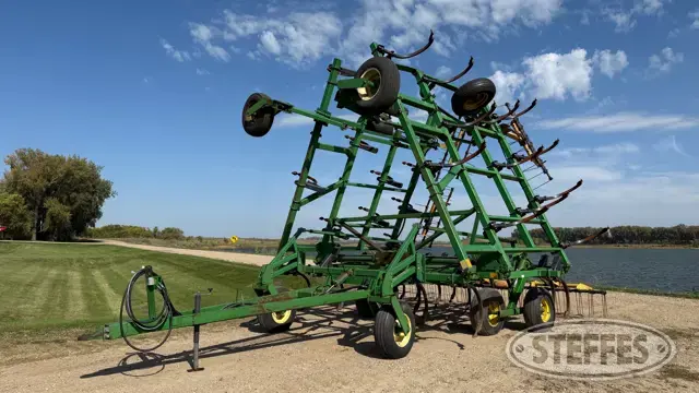 John Deere 610