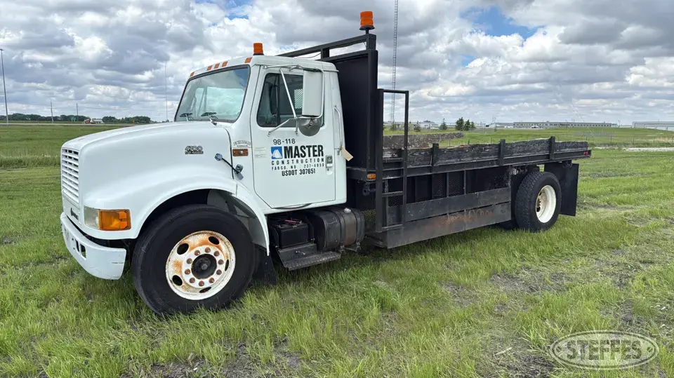 1999 International 4700 Flatbed Truck