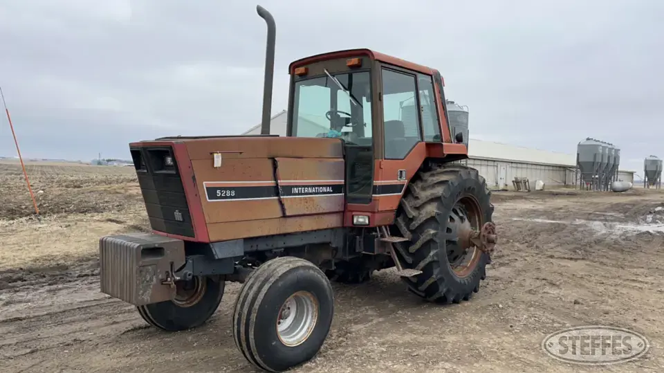 1983 International 5288 2WD Tractor