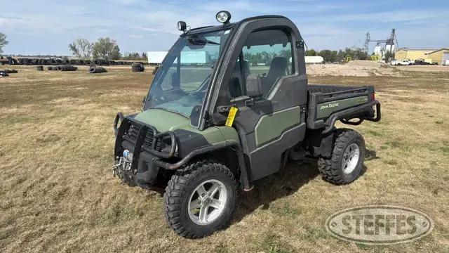 2016 John Deere 825i Gator