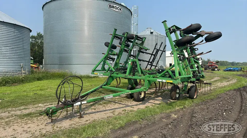 2002 Summers Super Chisel Chisel Plow