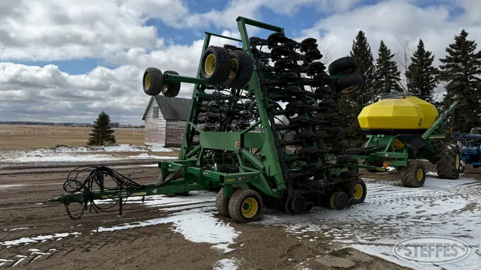 2002 John Deere 1860 Air Drills and Air Seeder