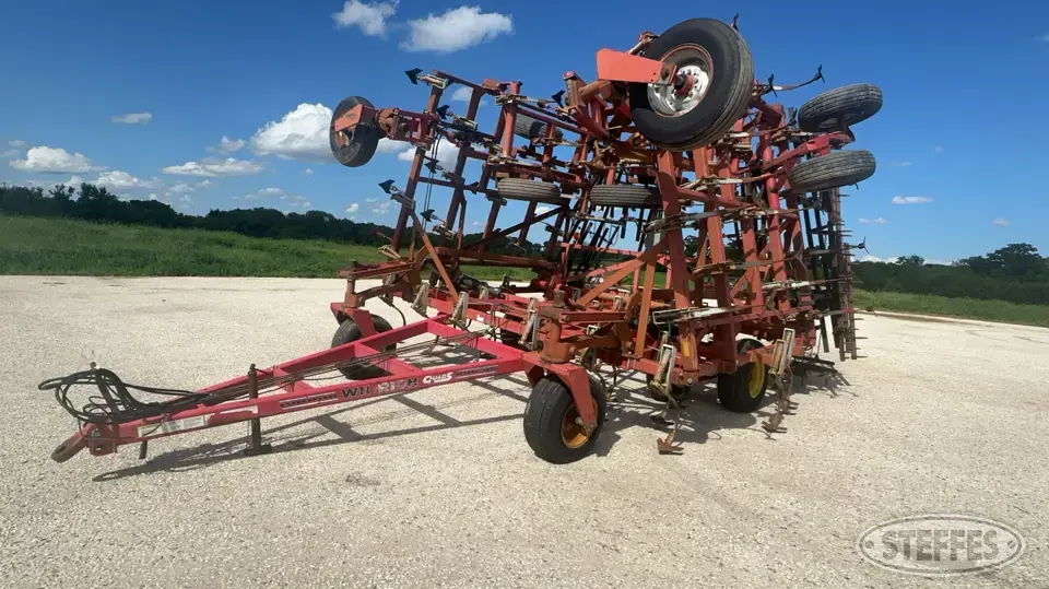 Wil-Rich Quad 5 Field Cultivator