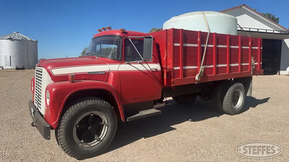 1975 International Loadstar 1600 Single Axle Boxed Truck