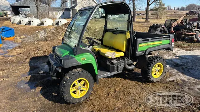 John Deere 825i