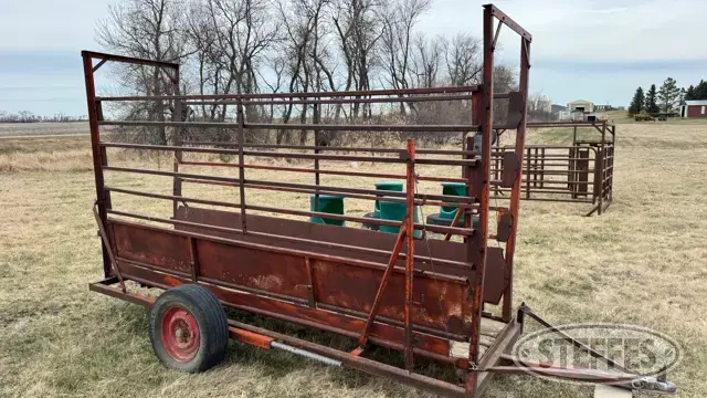 Shop-built portable cattle loading ramp