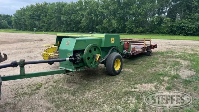 John Deere 336