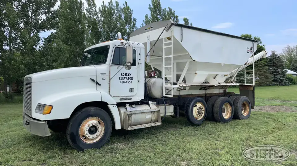 1993 Freightliner FLD112 Tender Truck