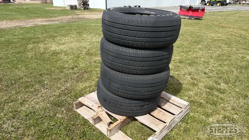 (4) Bridgestone Dueler H/L 275/55R20 tires Passenger-Light Truck Tire