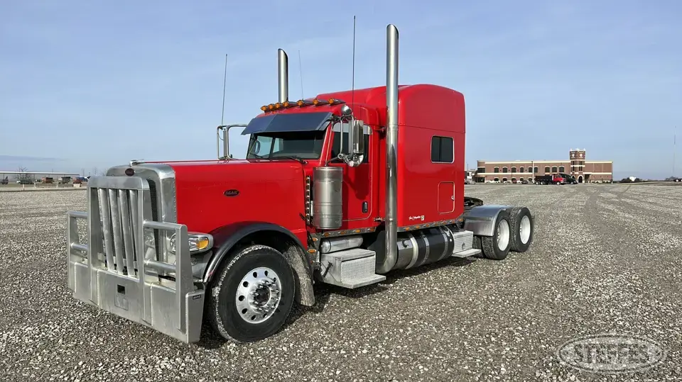 2012 Peterbilt 389 EXHD Conventional Truck with Sleeper