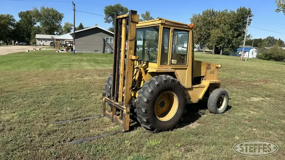 Allis-Chalmers 600 Rough Terrain Forklift