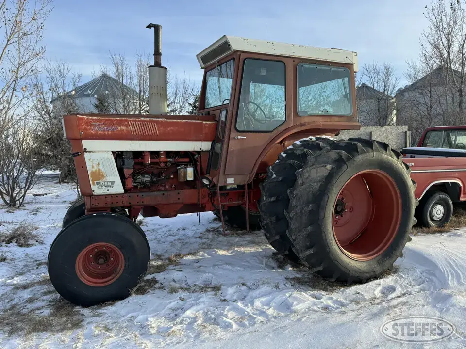 1973 Farmall 1066 2WD Tractor