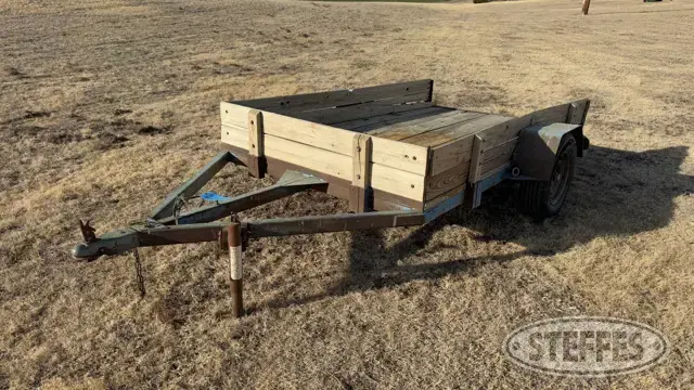 Single axle utility trailer