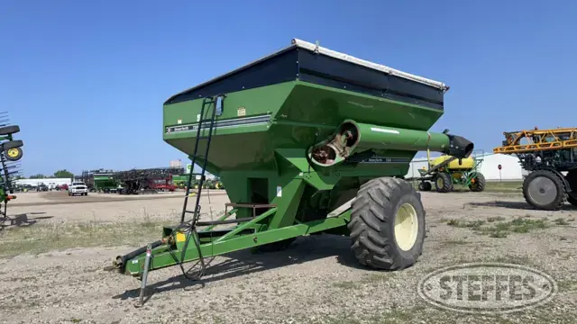 2001 Unverferth 7200