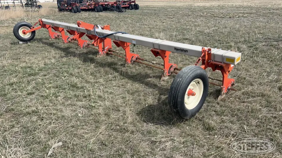2017 Harriston 5332 Edible Bean Knifers and Rod Weeder