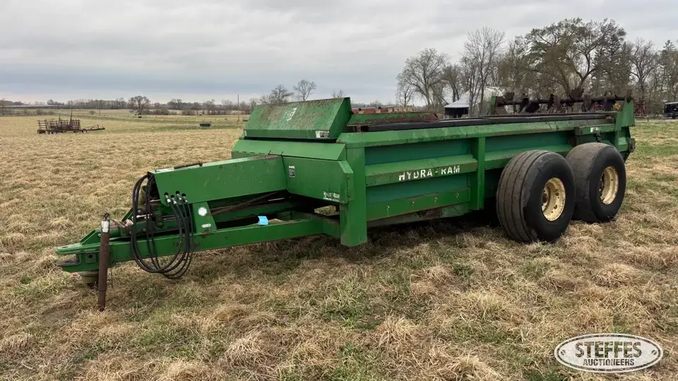 Hydra-Ram 790 Manure Application Equipment