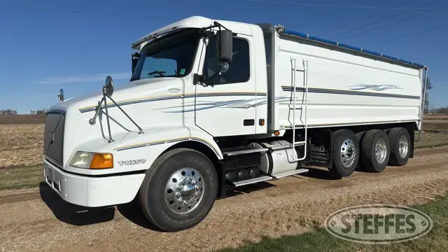 2003 Volvo VNL